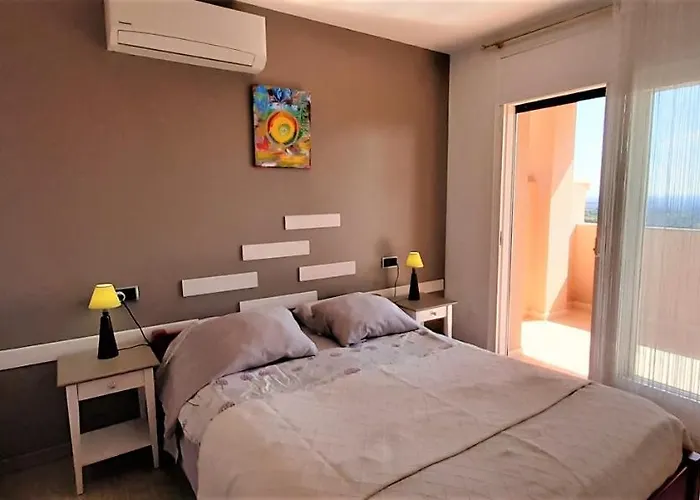 & Panoramic Olivars Bed & Breakfast